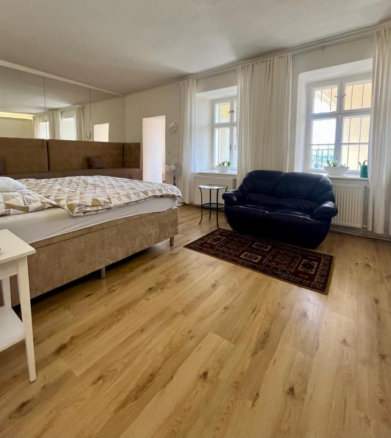 Palac Daun - Studio Apartments Znojmo Eksteriør billede