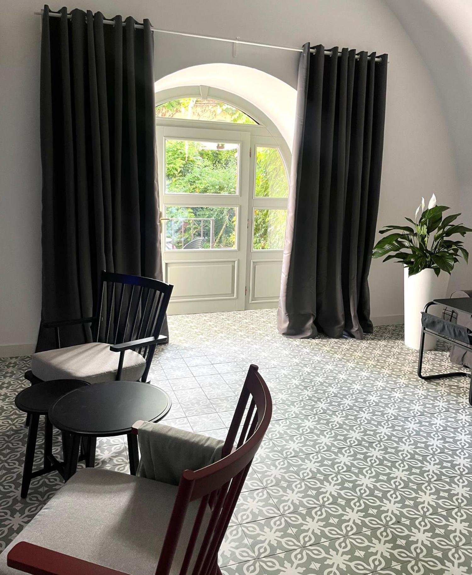 Palac Daun - Studio Apartments Znojmo Eksteriør billede
